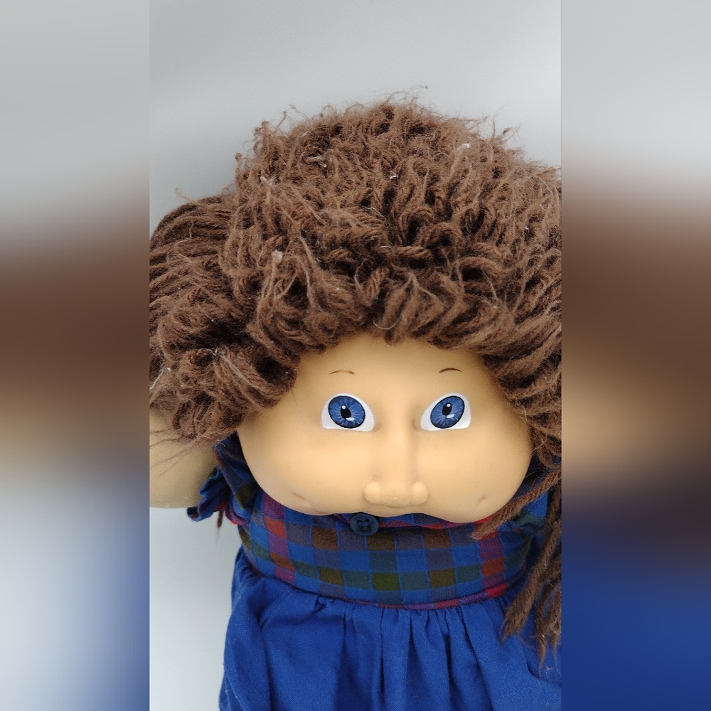 Vintage Cabbage Patch Doll by Coleco Industries Inc - Picture 2 of 7